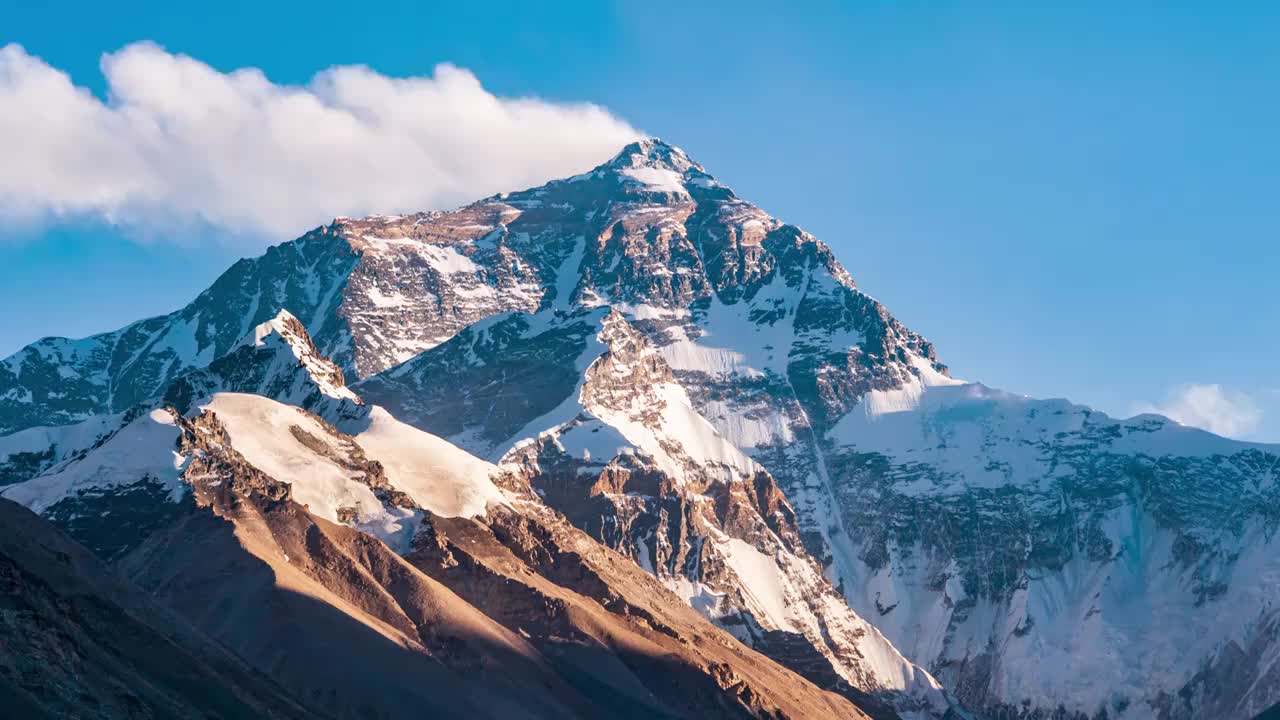 珠峰日照金山 西藏珠穆朗瑪峰日落視頻素材