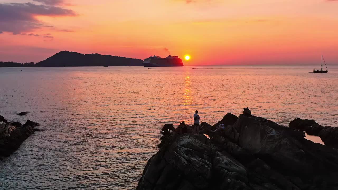 航拍泰国普吉岛海边日落视频素材