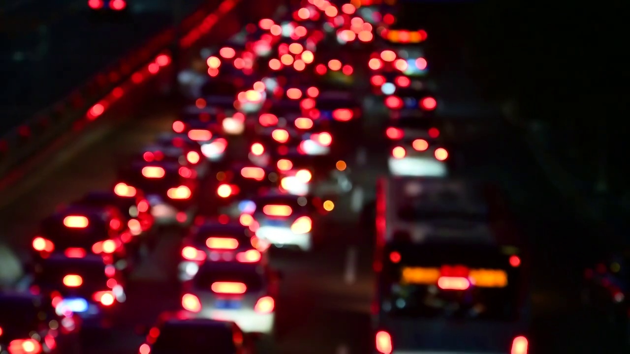 北京城市繁忙的交通夜晚拥堵车流视频素材