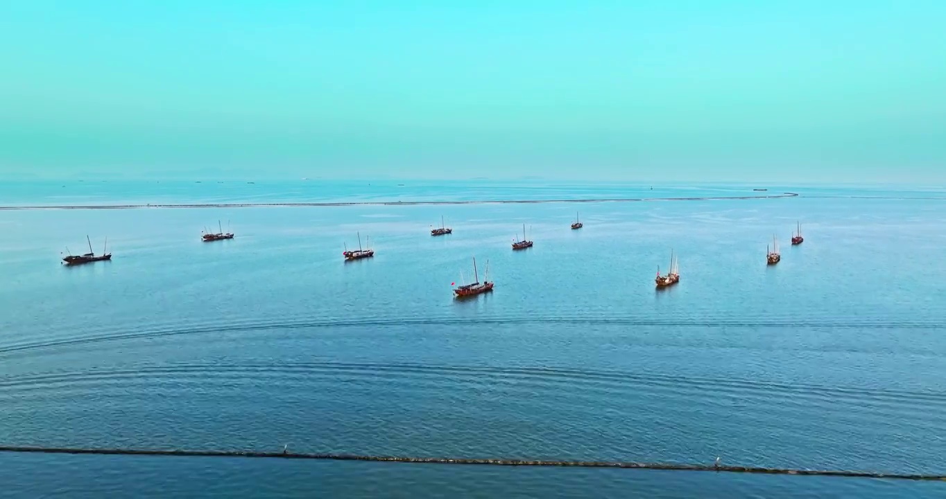 中国苏州太湖美丽的湖泊和小船景观视频素材