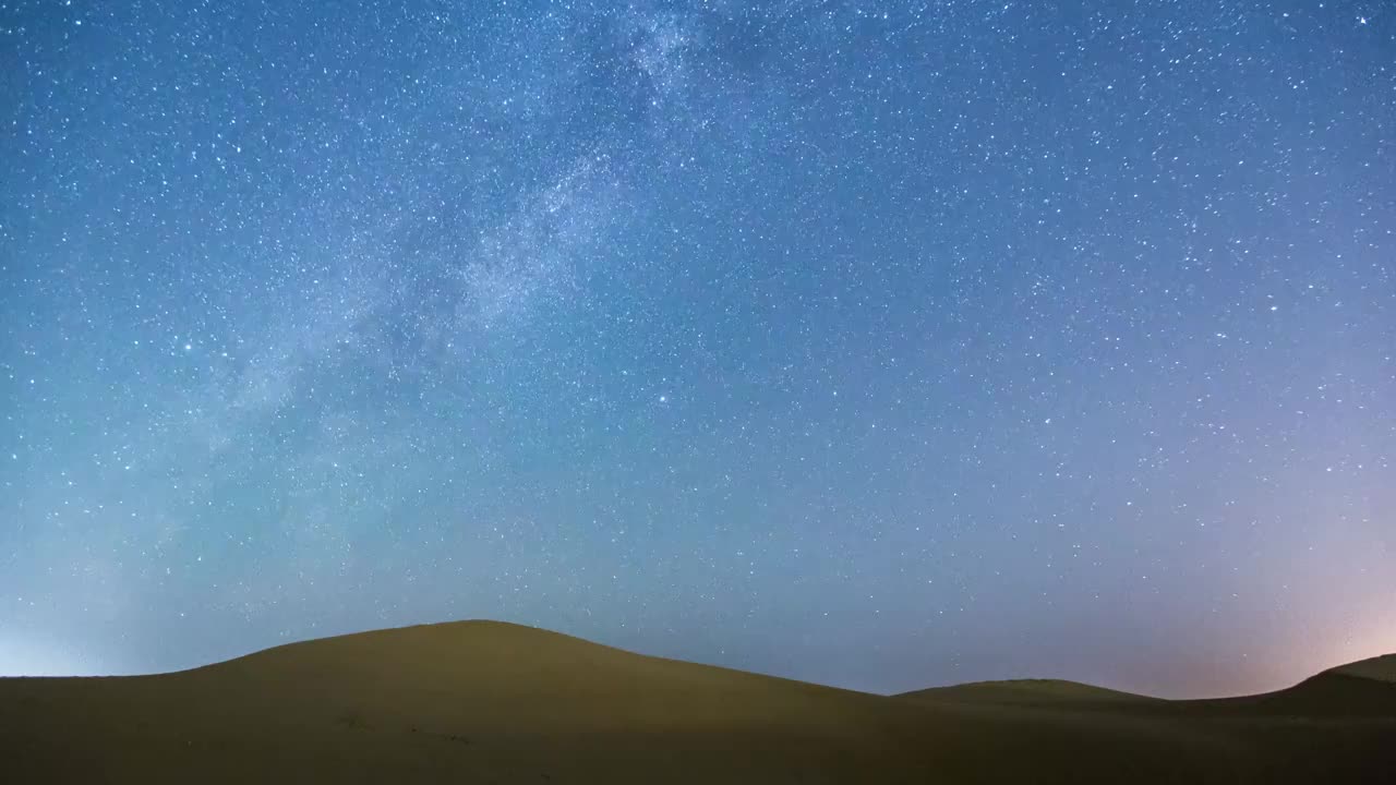 沙漠上的斗转星移视频素材