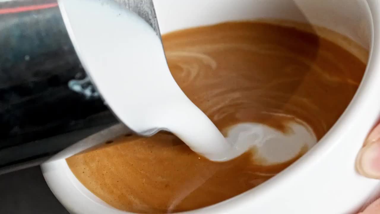 咖啡制作磨咖啡咖啡饮料视频素材