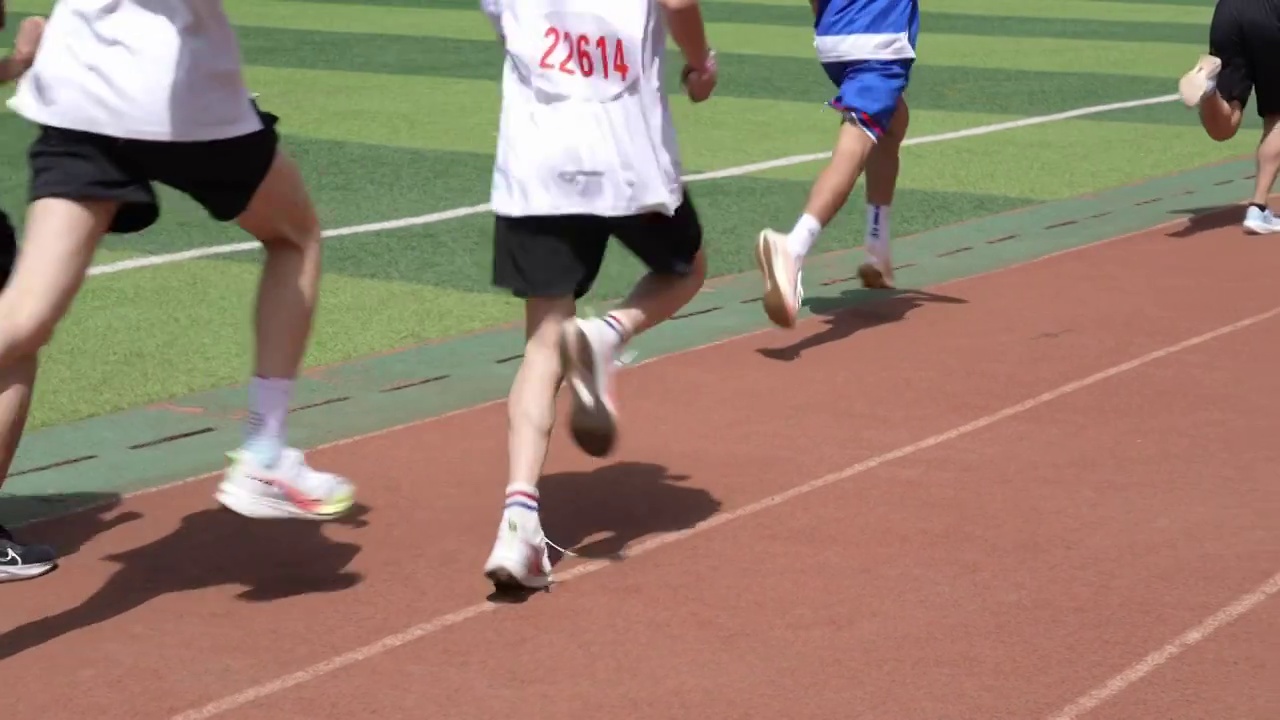 中学体育运动会比赛田径赛跑奔跑步伐活力竞争视频素材