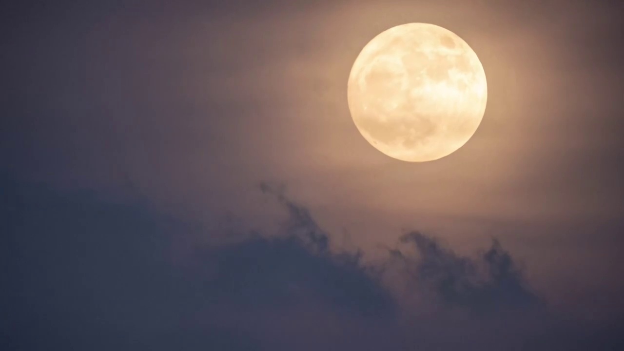 云中的满月8k延时视频下载
