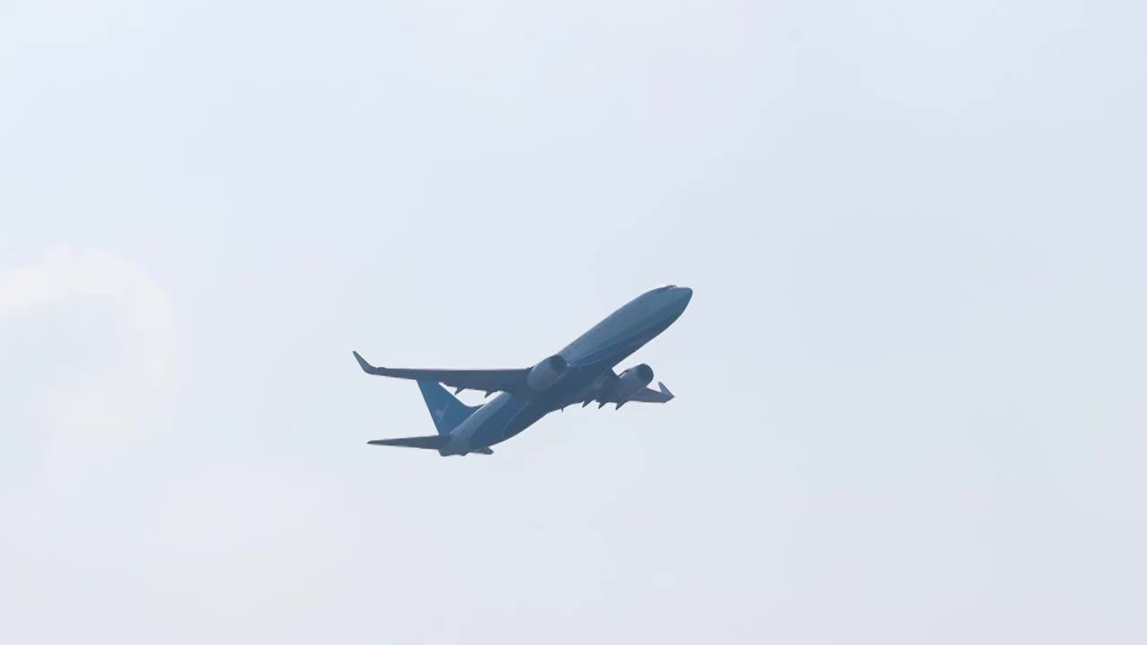 各航空公司飞机起飞升格空镜视频素材