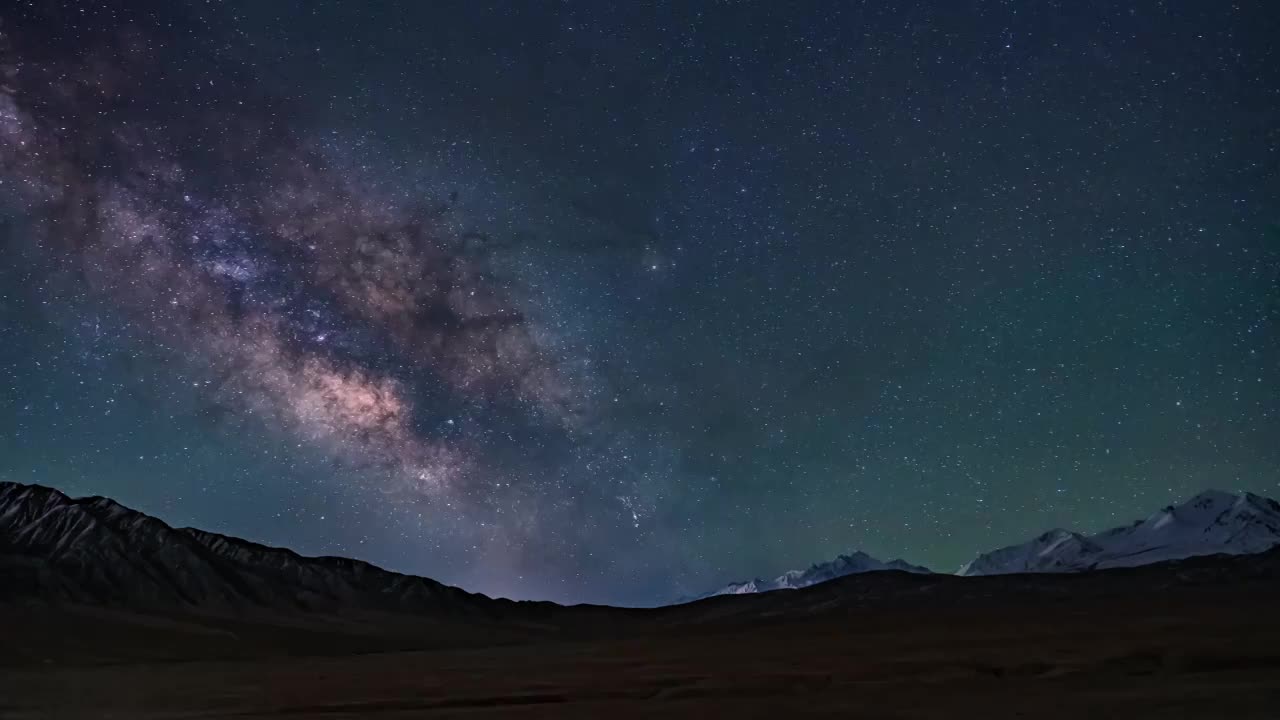 新疆帕米尔高原夏季银河星空延时视频素材