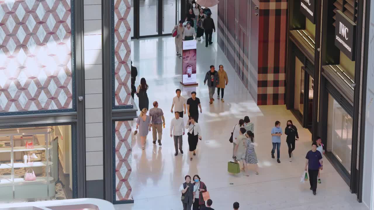 商业购物中心室内装饰设计，北京王府井，王府中环视频素材
