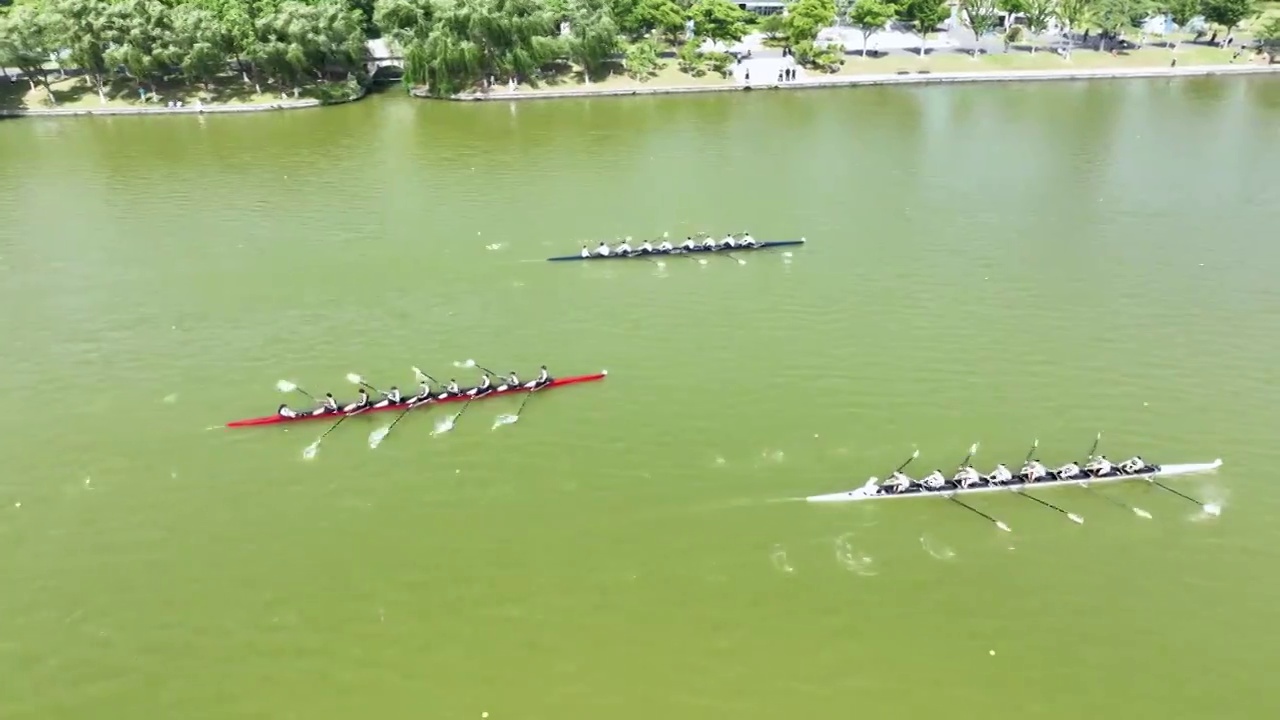 航拍南京玄武湖公园水上运动，赛艇比赛视频素材