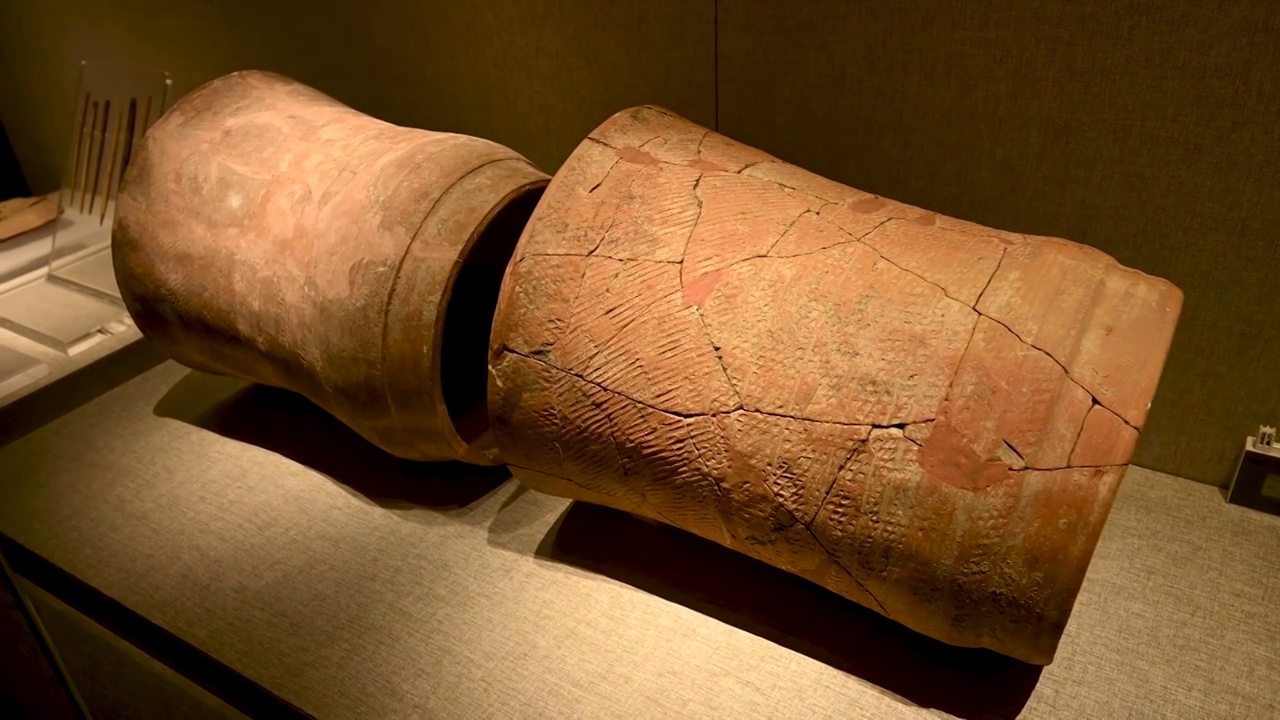 河南博物院馆藏新石器时代陶排水管（中国最早的城市排水设施）视频下载