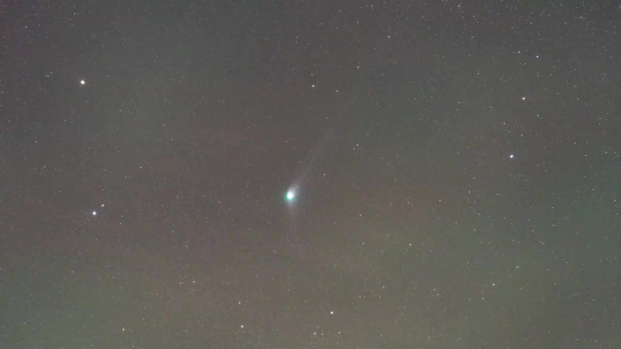 夜空中的彗星8k延时视频素材