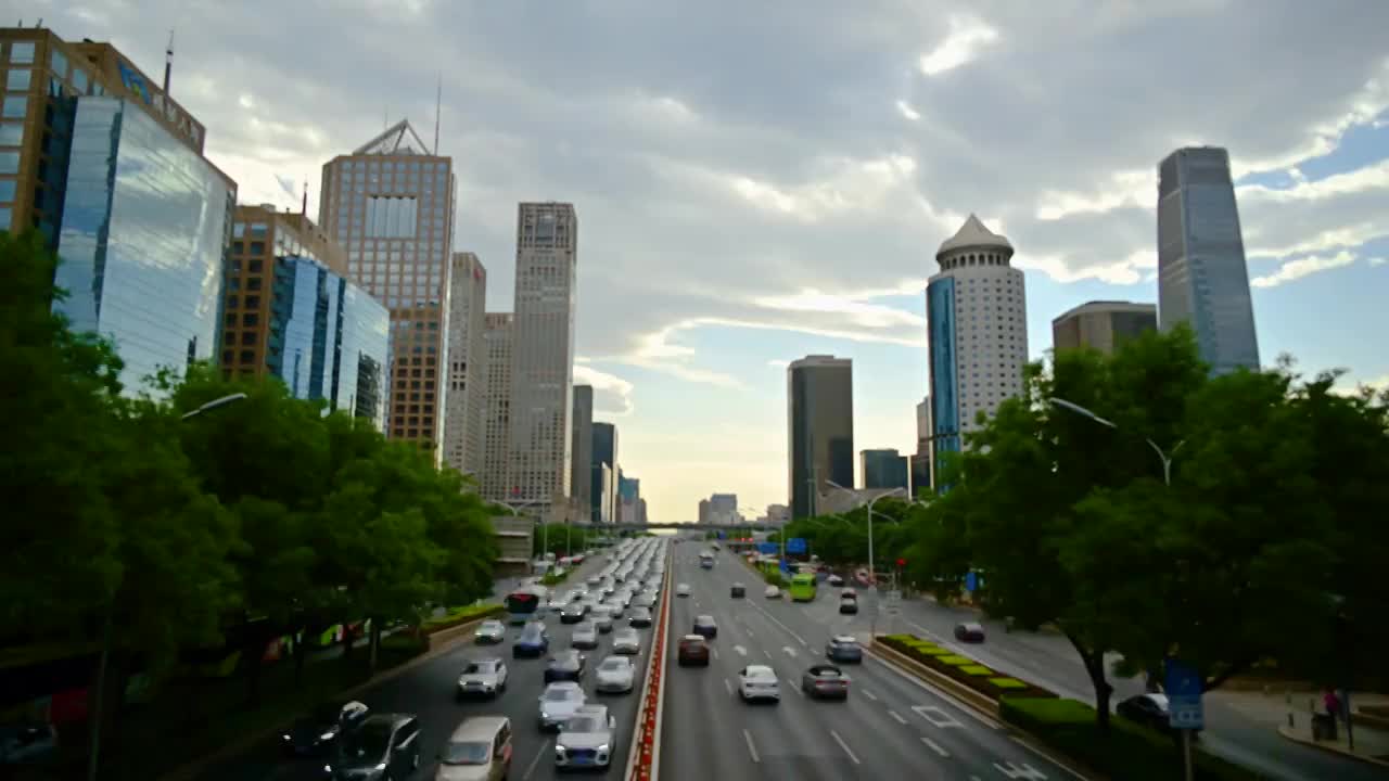 北京国贸长安街傍晚拥堵车流川流不息视频素材