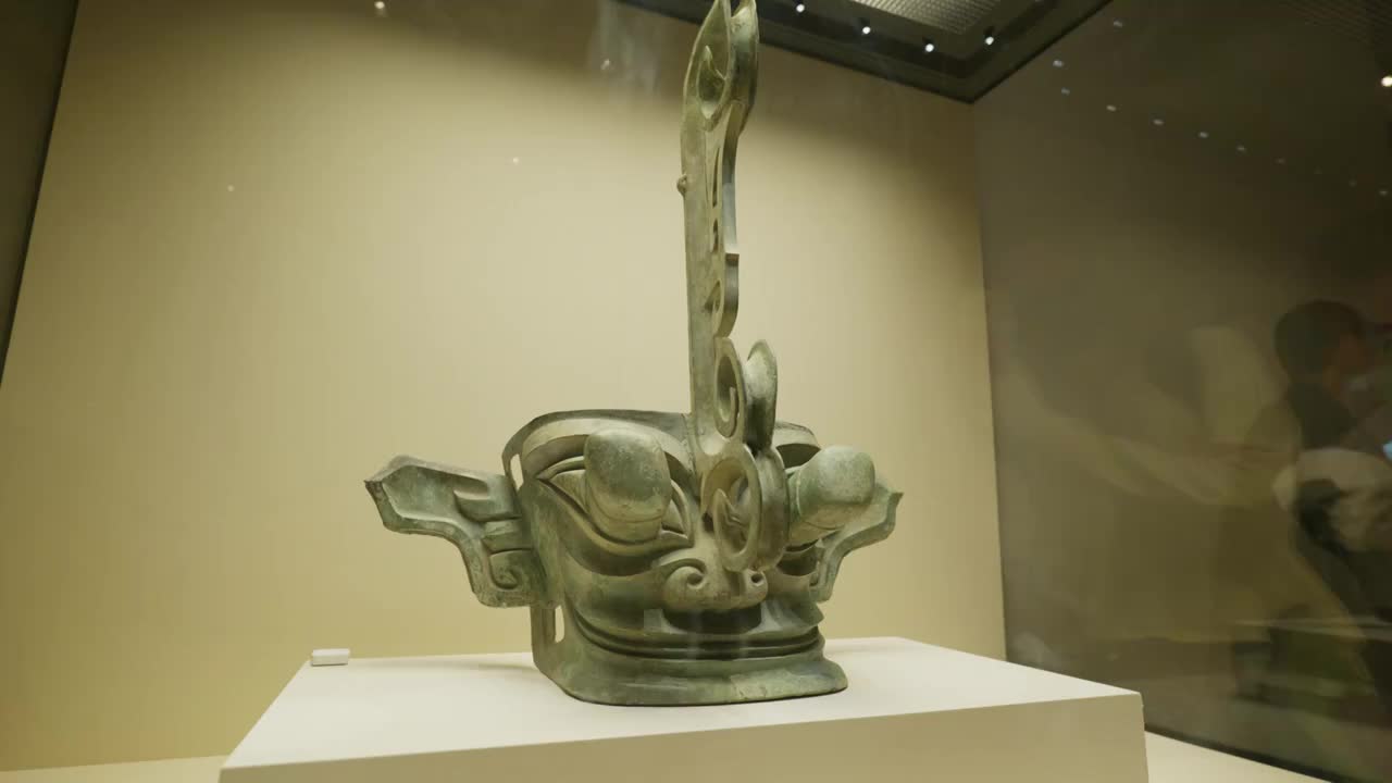 青铜面具; 商（约公元前16世纪一前11世纪）; 1986年四川广汉三星堆出土视频下载