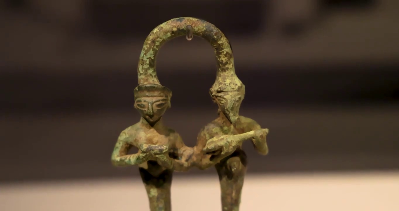 外国文物：中埃兰时期  伊朗 铜纺车部件视频下载