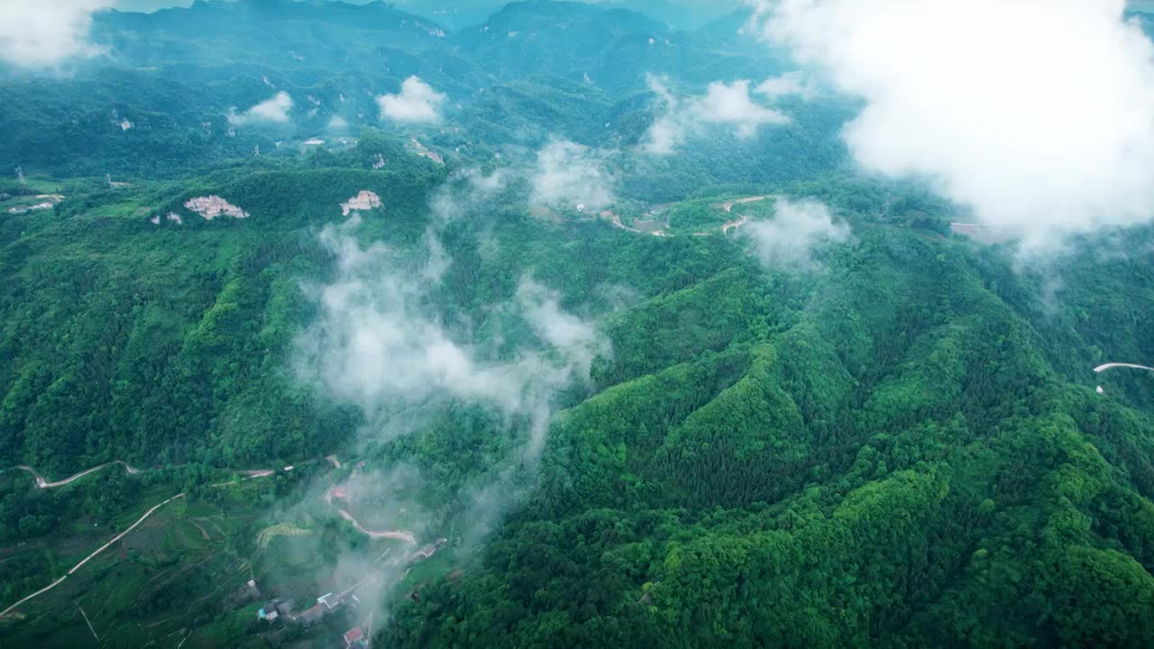 4K大自然山峰森林云雾航拍视频视频下载