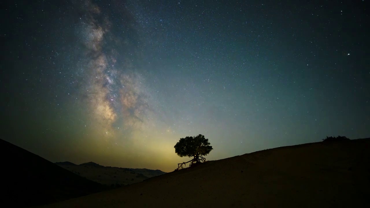 孤树星空银河延时摄影视频素材