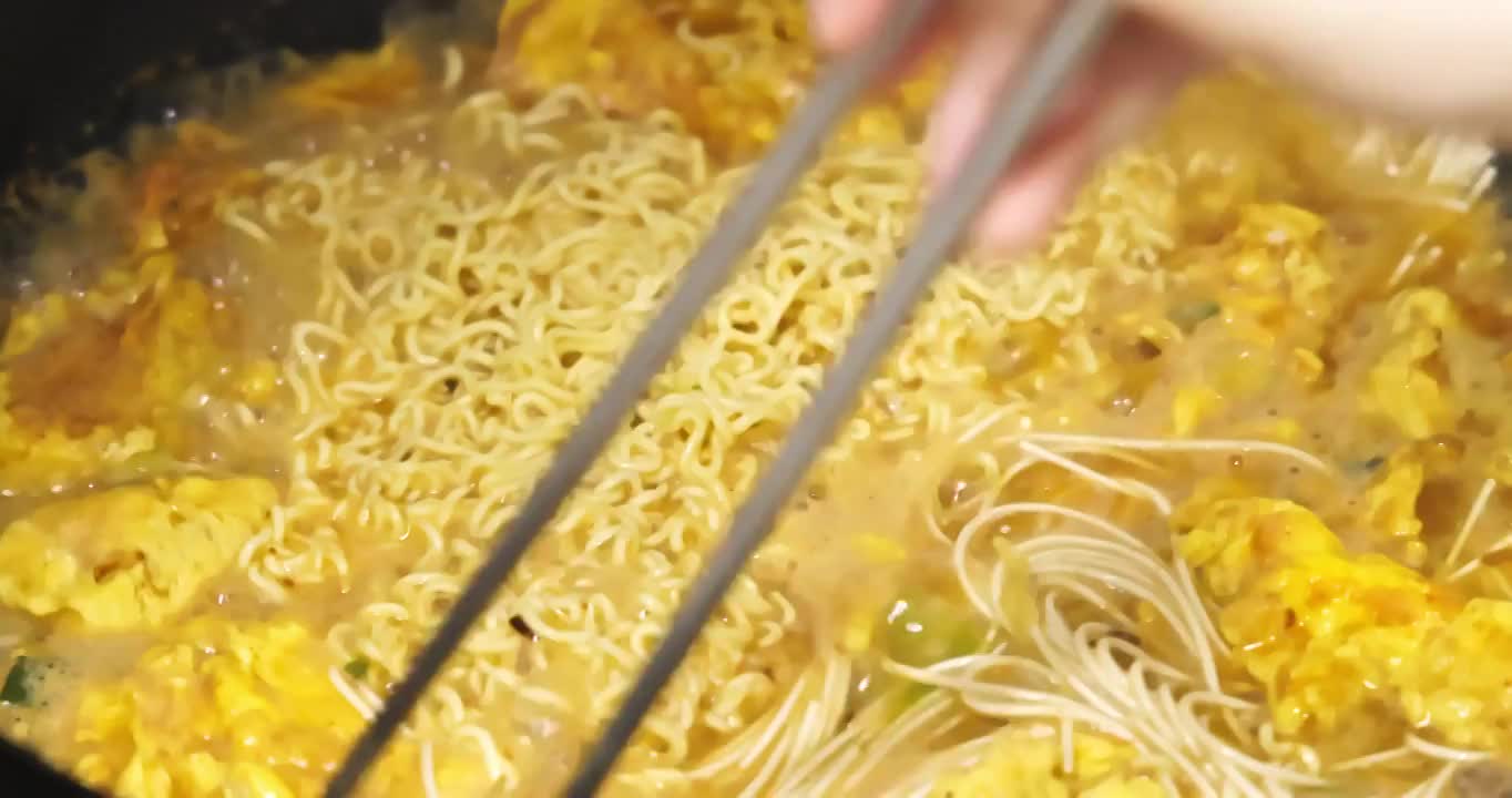 搅拌锅中美食视频素材