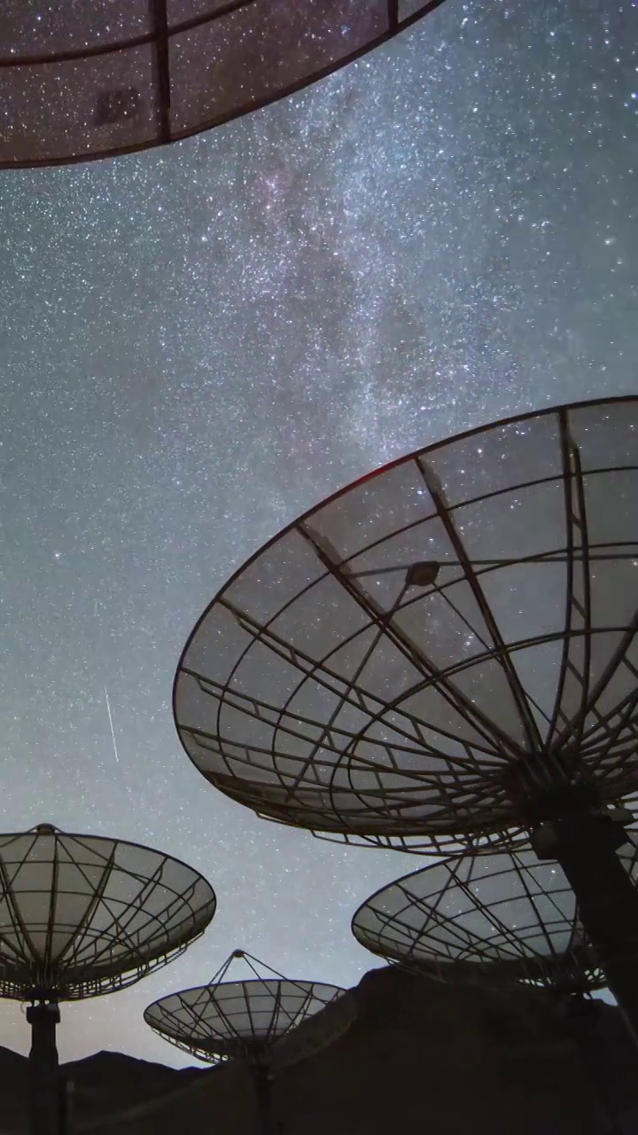 天文探测-新疆哈密大红柳峡天文观测站视频素材