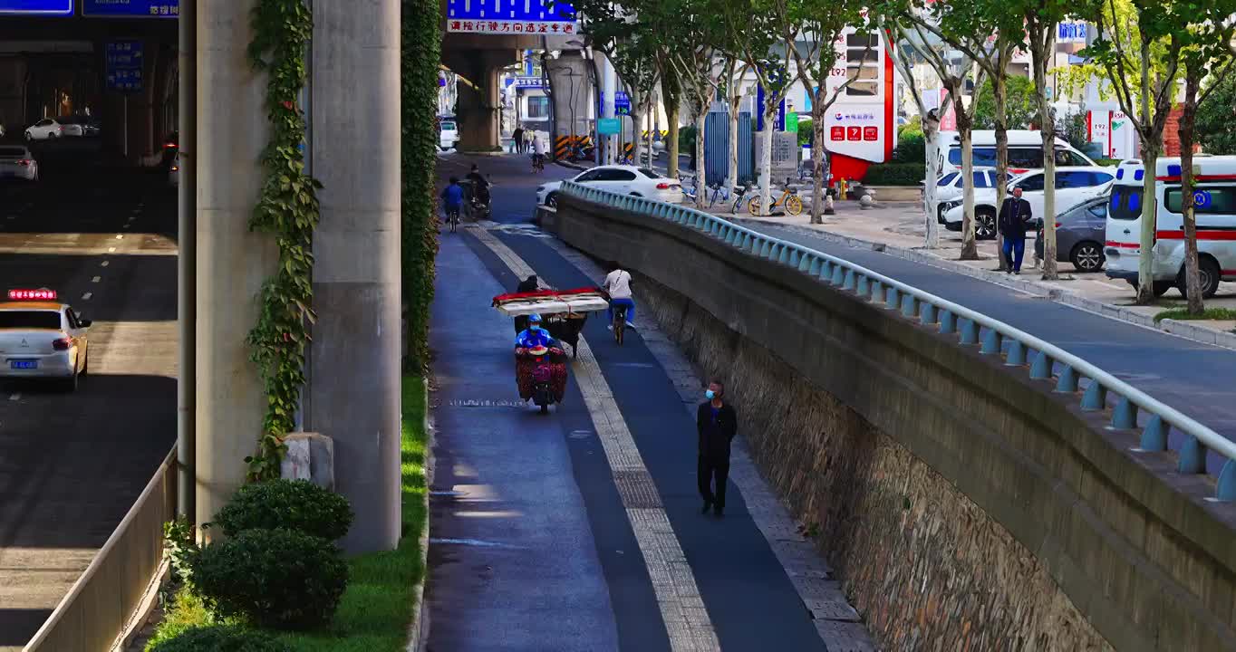 武汉市区路非机动车道市民生活景观视频下载