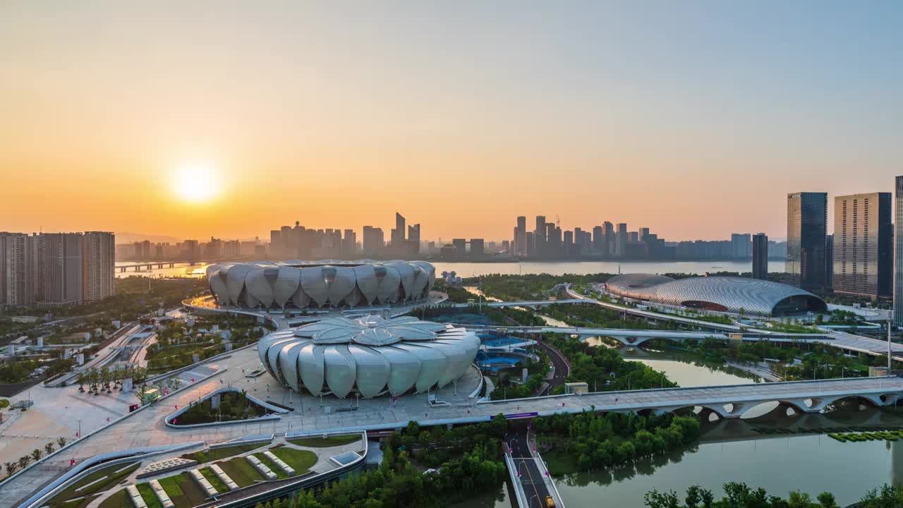 杭州奥林匹克体育中心在日落晚霞中亮起璀璨灯光视频购买