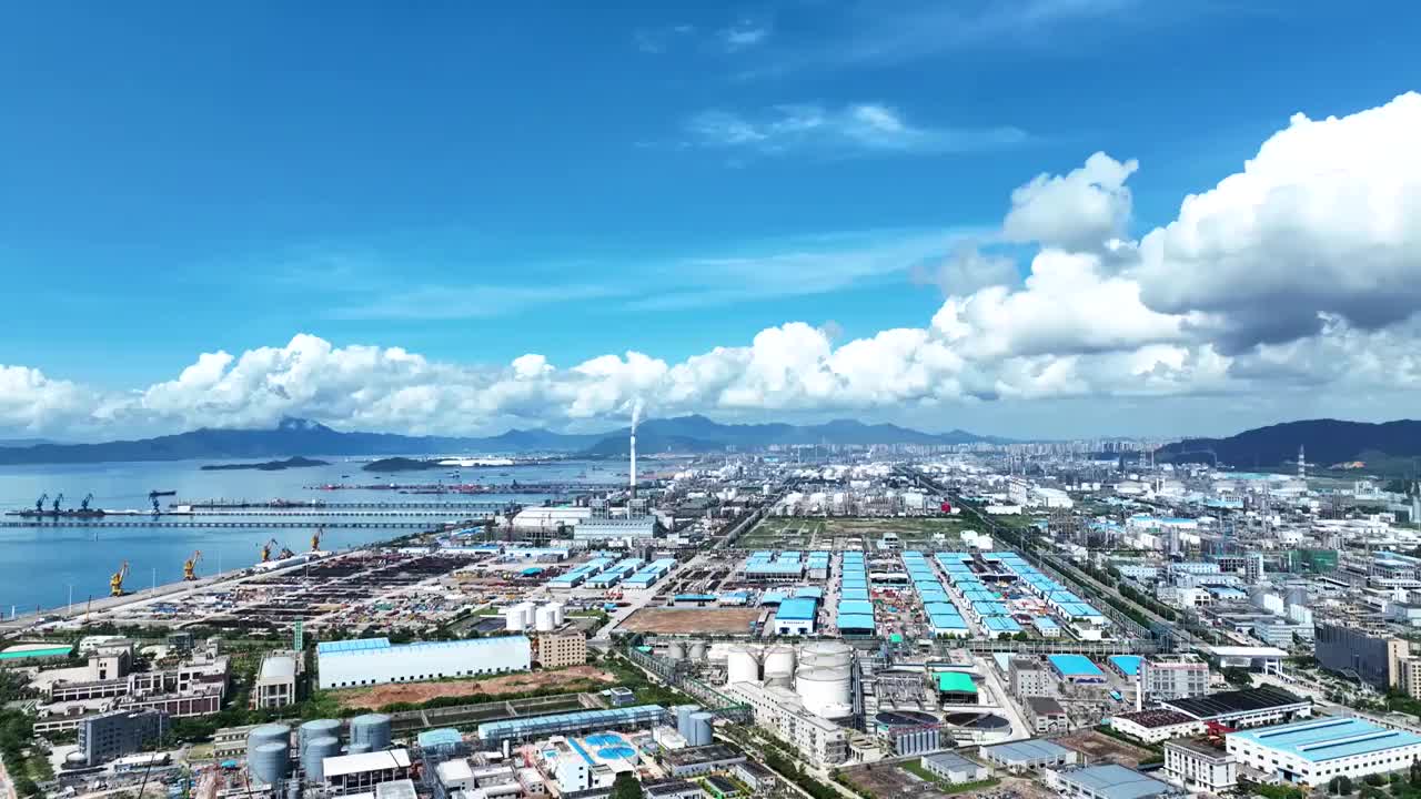 航拍广东惠州大亚湾石化工业工厂园区海景视频下载