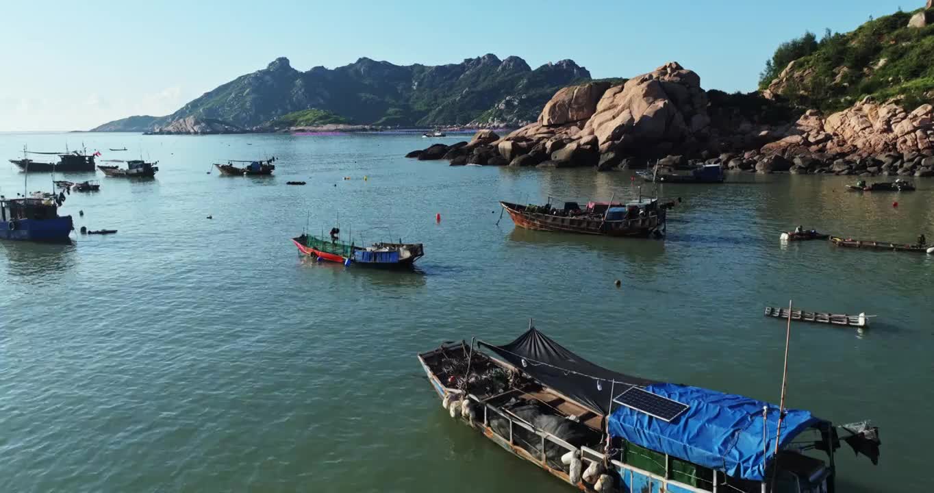大海 海滩 岛 海浪 渔船 风景视频下载