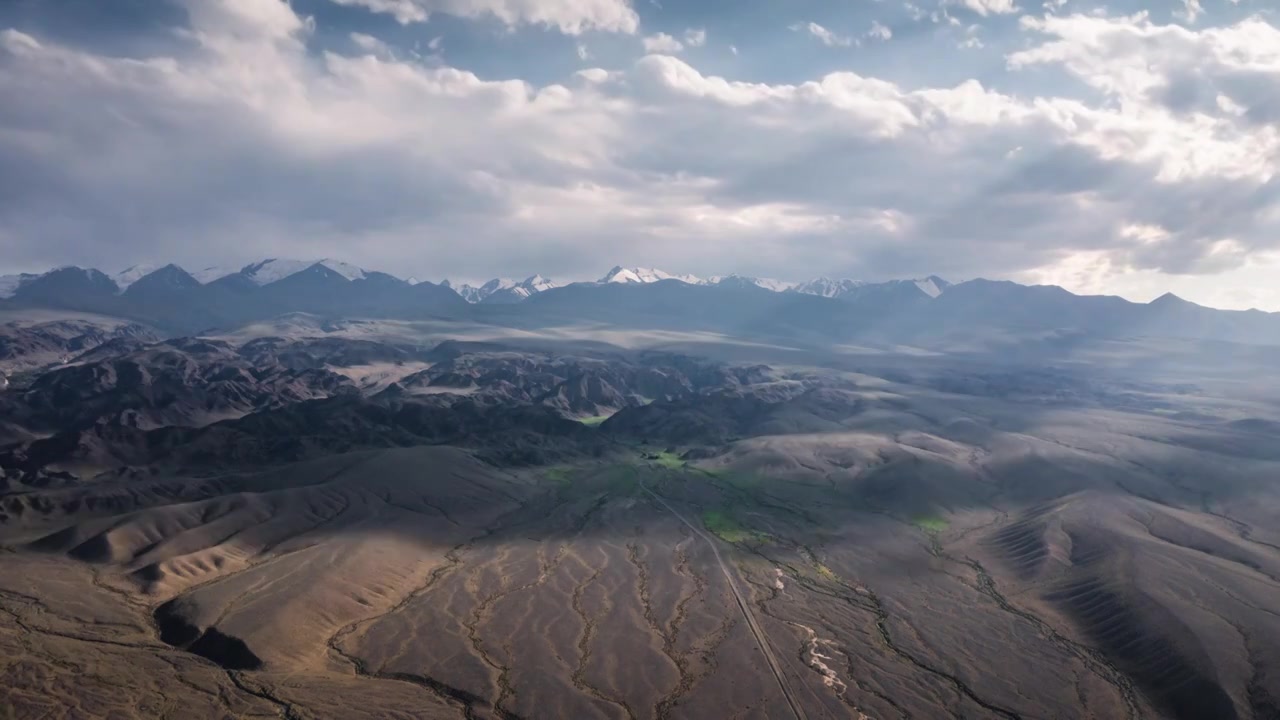 新疆雪山戈壁延时视频视频素材