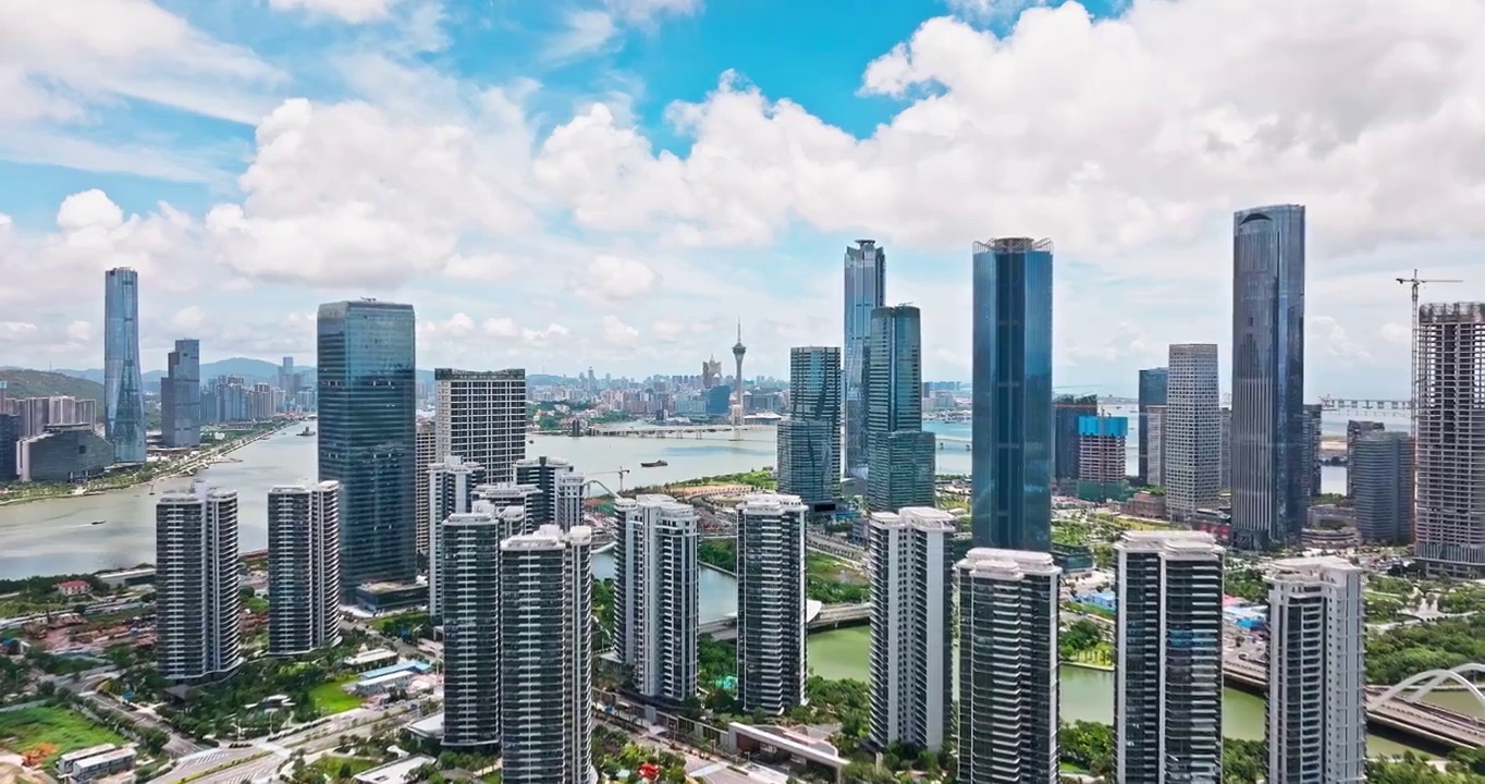 航拍澳门岛城市金融区天际线和海洋自然风光视频素材