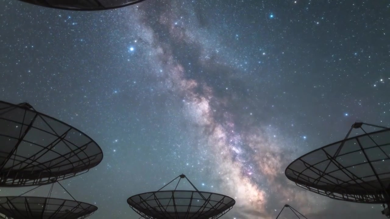星空延时-新疆哈密大红柳峡天文观测站射电望远镜视频素材
