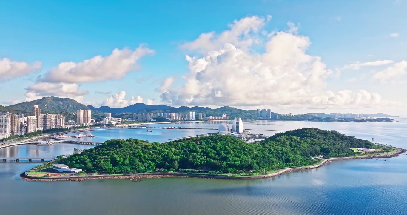 航拍中国广东省珠海海洋和城市天际线风光视频下载