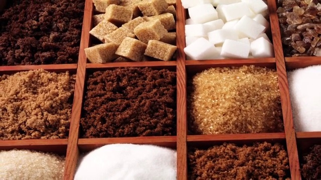 各种类型的糖在铅字盒视频素材