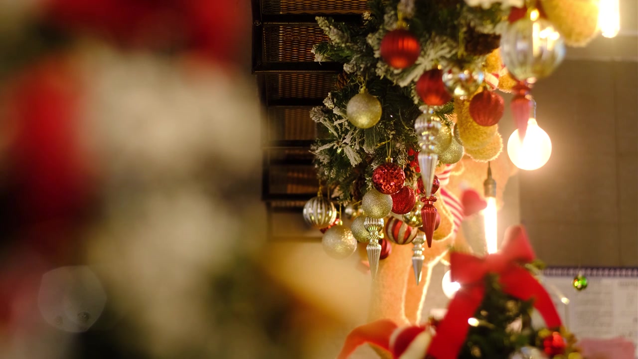 四川绵阳圣诞节装饰彩灯，圣诞树，礼物视频下载