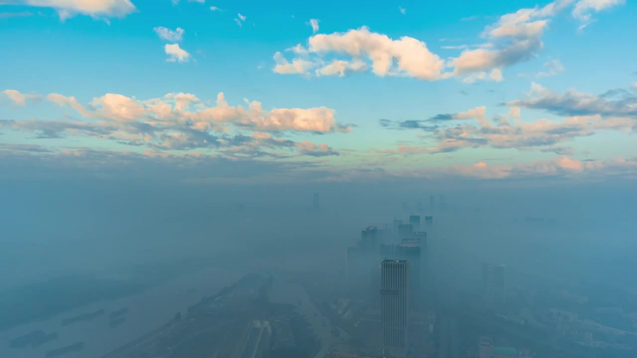 广州黄埔金融中心平流雾视频素材
