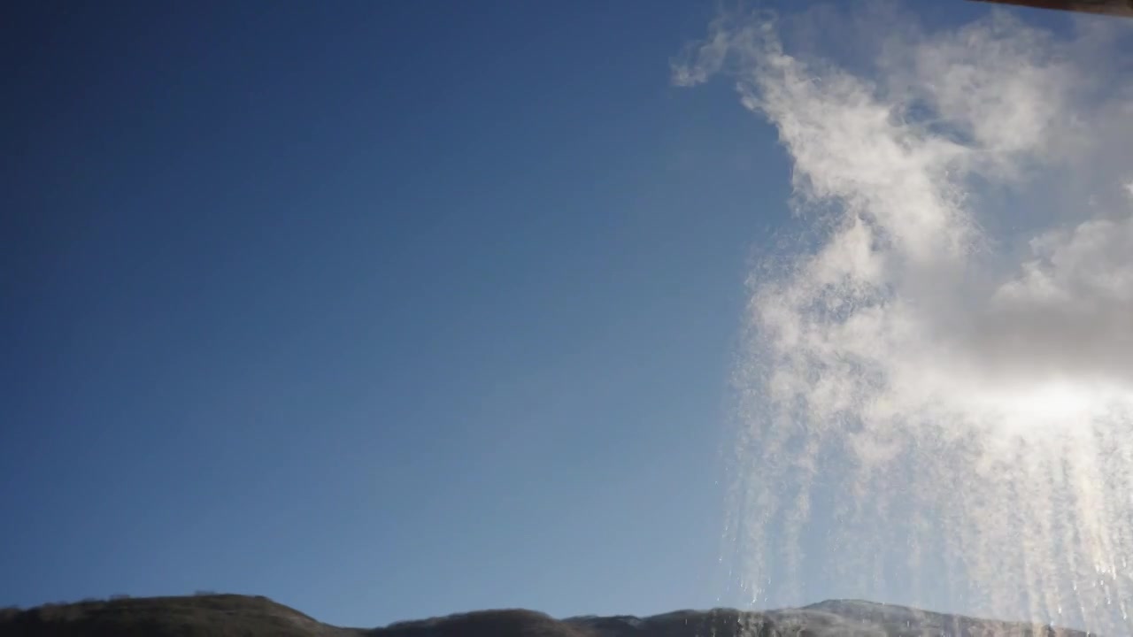 冬季极寒零下30度泼洒开水蒸汽蒸发实验慢镜头视频下载