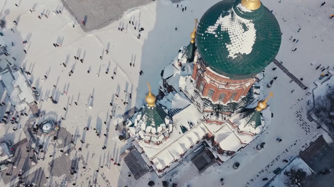 下雪的哈尔滨圣索菲亚教堂视频素材