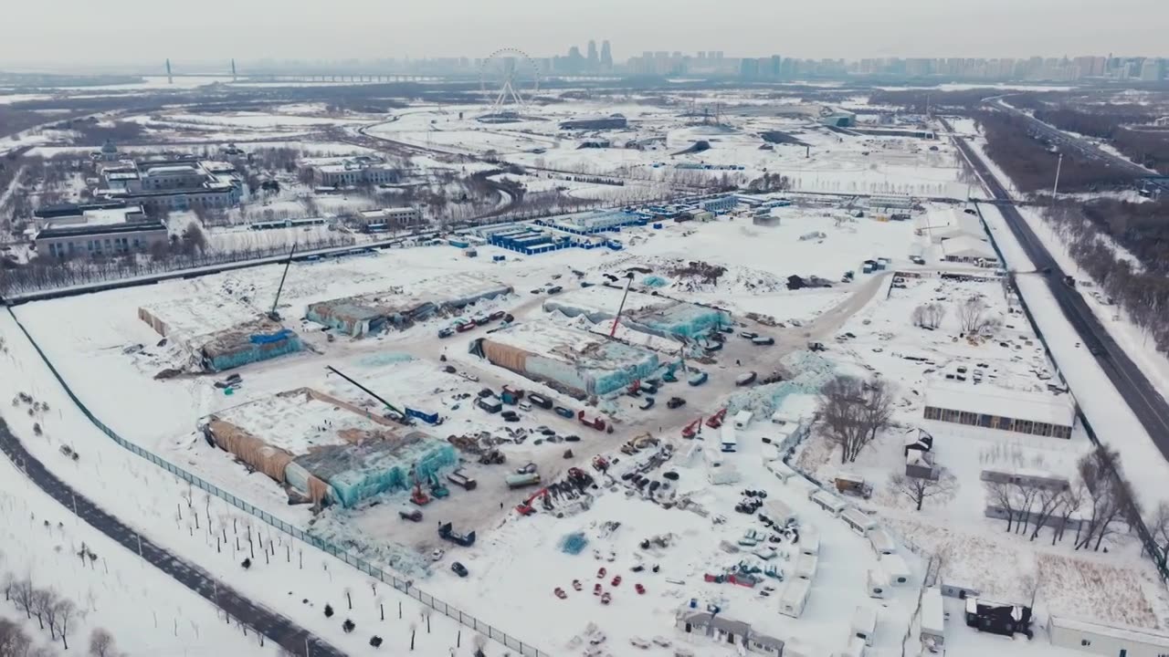 哈尔滨建设中的冰雪大世界视频素材