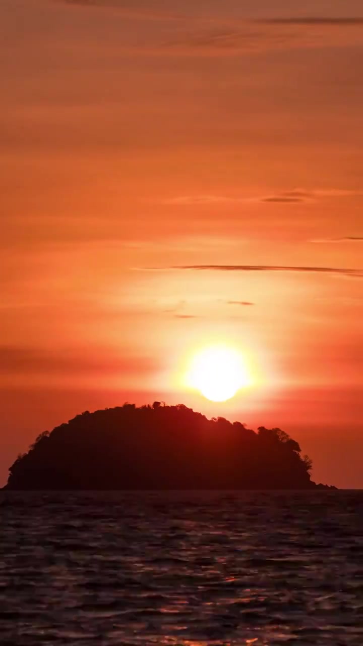 日出延时-泰国丽贝岛海岛视频素材