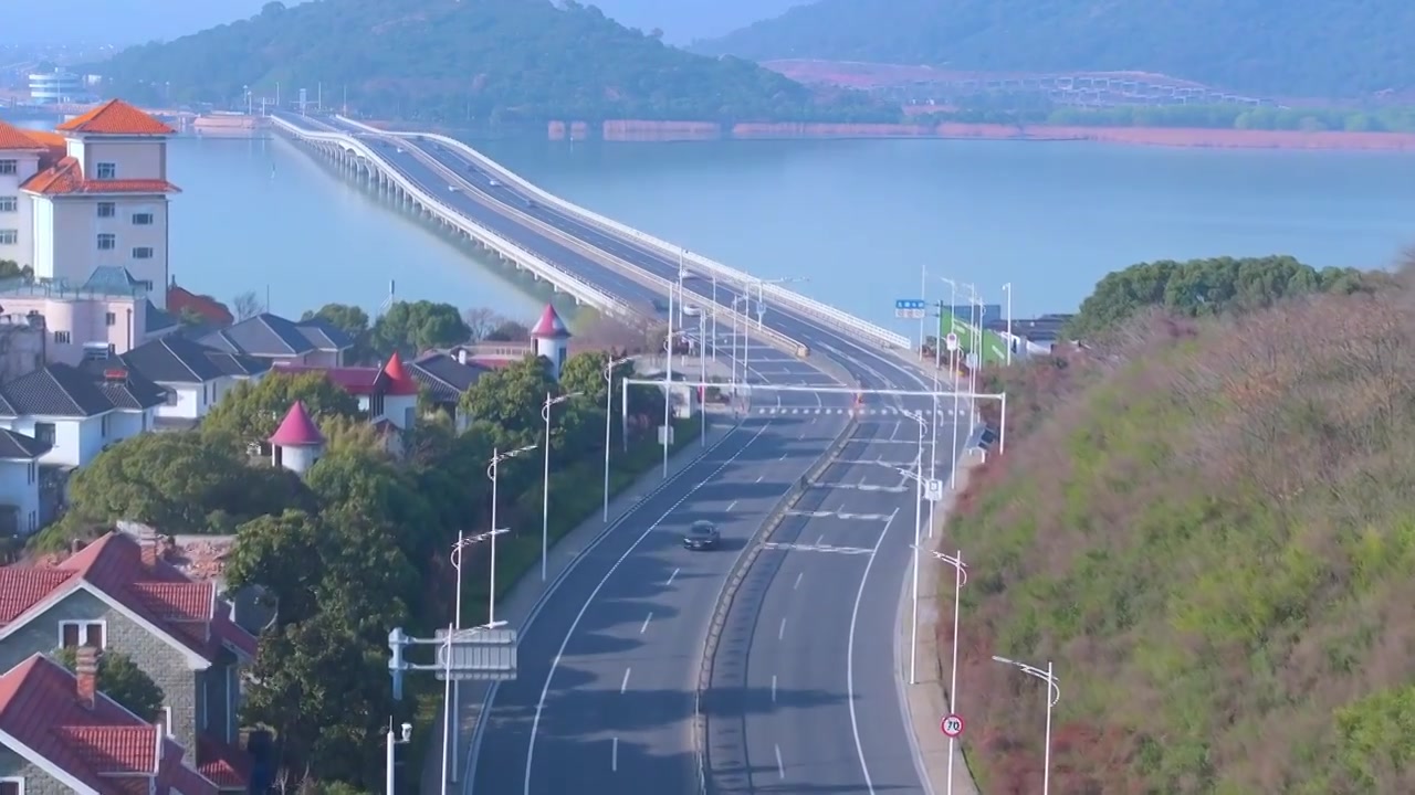 苏州吴中西山太湖大桥清晨薄雾风景航拍(合集)视频下载