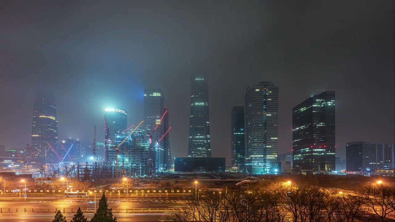 中国北京中国尊夜景云雾阴雨8K延时视频下载