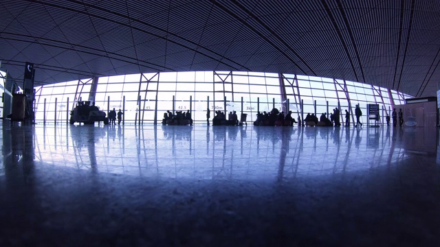 北京首都机场的人流延时摄影视频下载