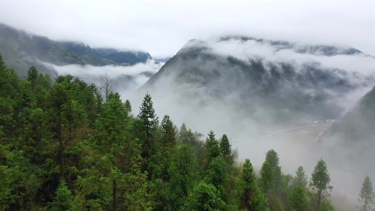 雨后山村云雾缭绕视频素材