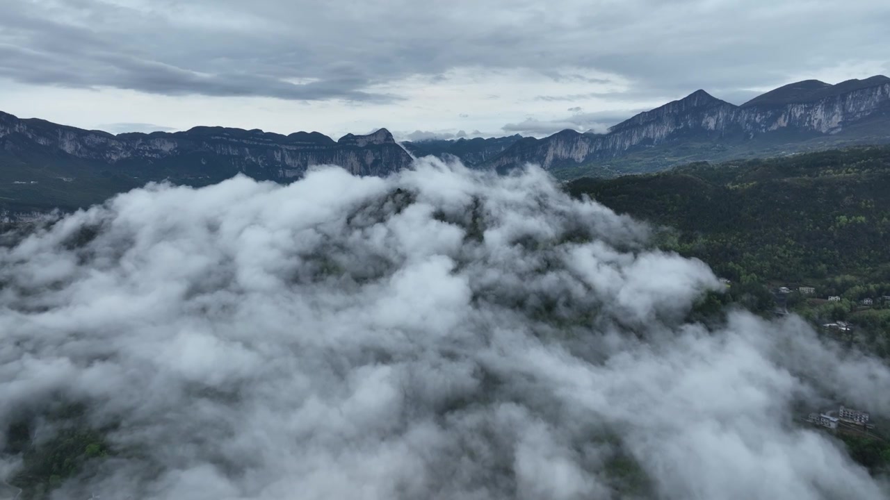 新入选的世界地质公园湖北恩施大峡谷清江烟云航拍视频素材