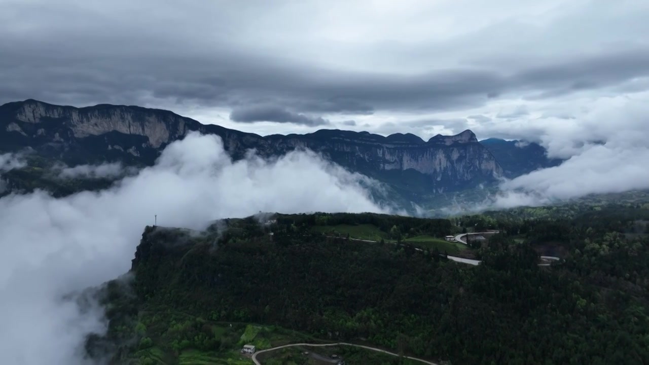 新入选的世界地质公园湖北恩施大峡谷清江烟云航拍视频素材