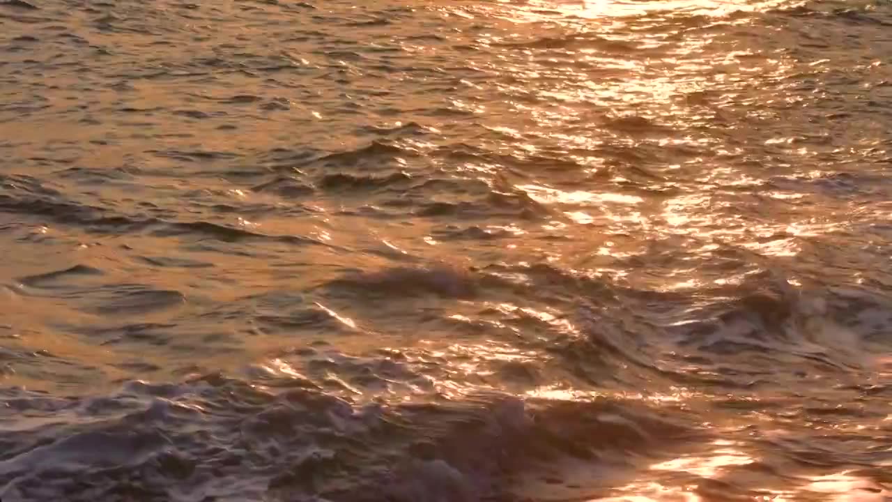 4k慢镜头-金色的海浪视频下载