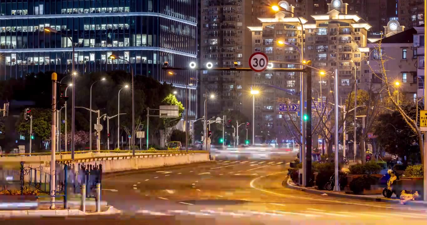 上海火车站北广场夜景延时8K视频下载