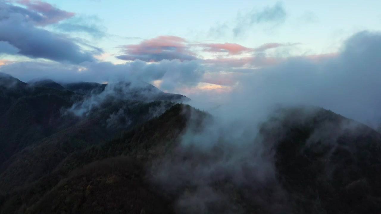 湖北省利川市金子山雨后风光天边的云彩视频素材