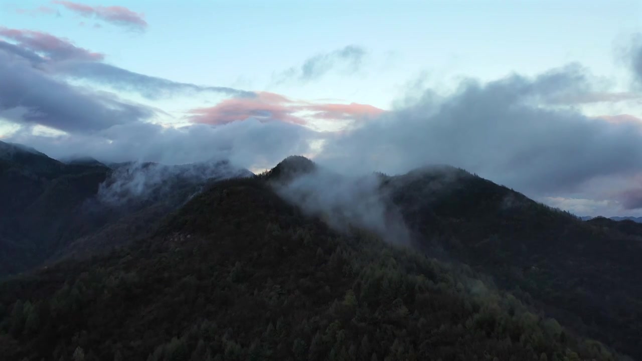湖北省利川市金子山雨后风光天边的云彩视频素材