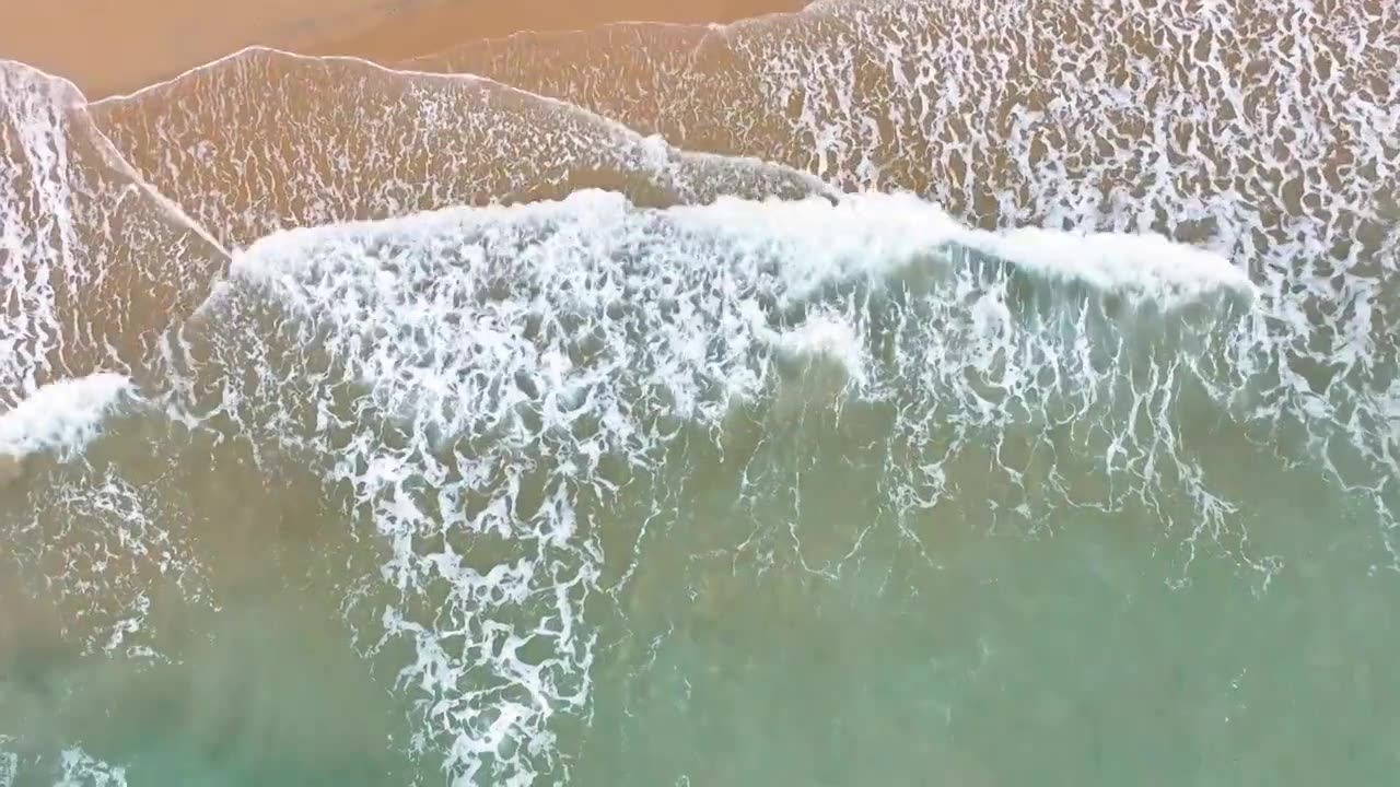 4K航拍视频-无人机拍摄海洋中翻滚的海浪视频下载