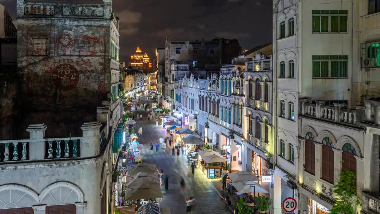 中国海南海口骑楼老街繁忙游客人群穿梭延时摄影视频购买