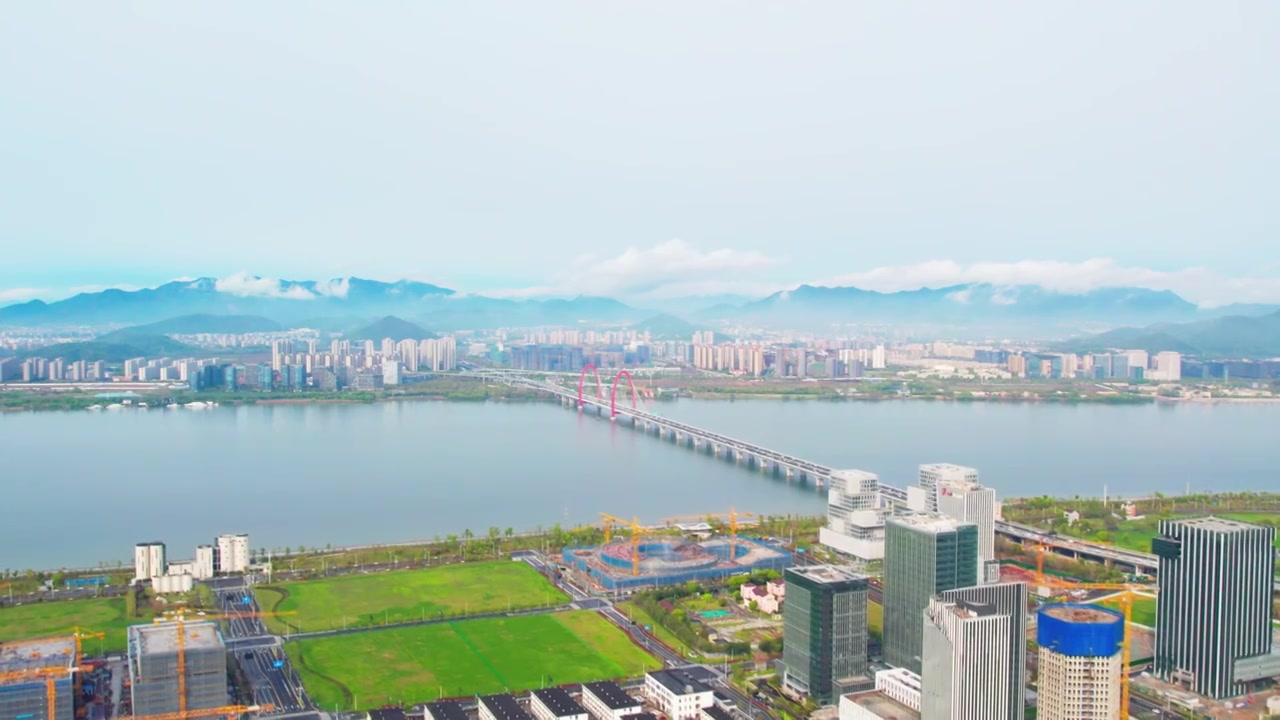杭州之江大桥春天雨后自然建筑风景视频下载