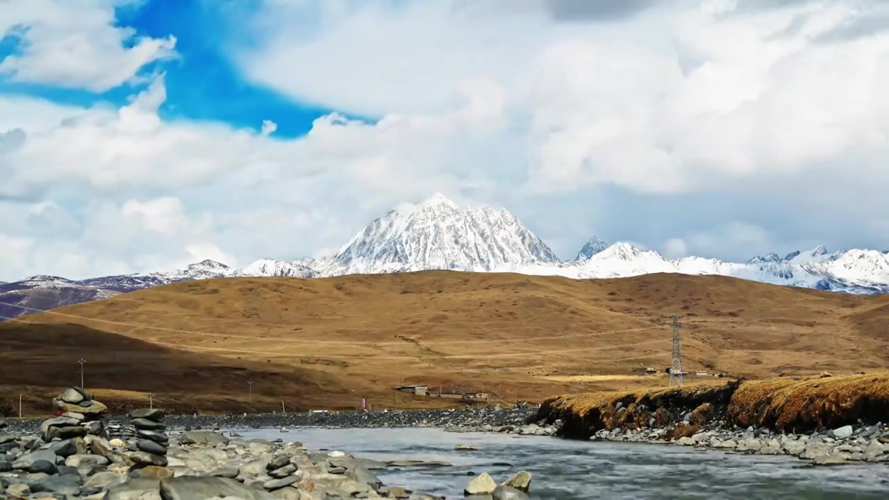 四川川西甘孜州姑弄村水边露营地雅拉雪山延时视频素材